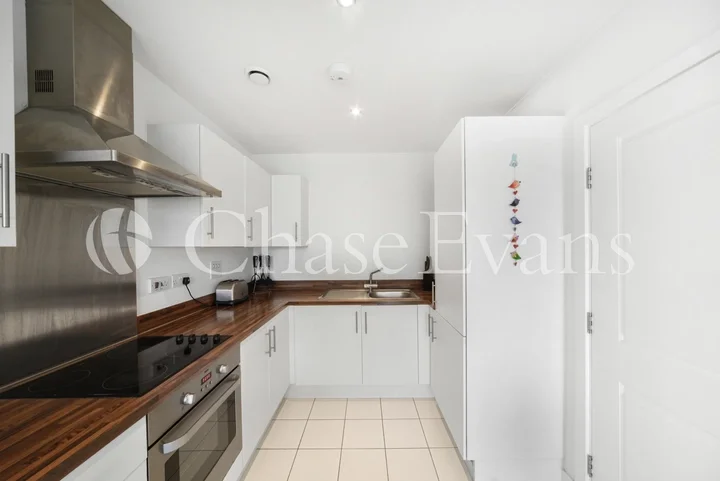 Flat Copperfield Road in Greater London