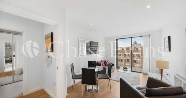 Flat Copperfield Road in Greater London