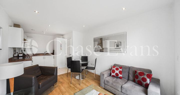 Flat Copperfield Road in Greater London