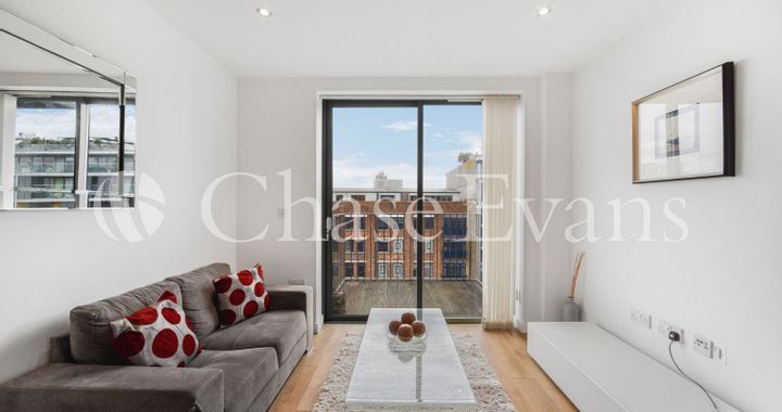 Flat Copperfield Road in Greater London