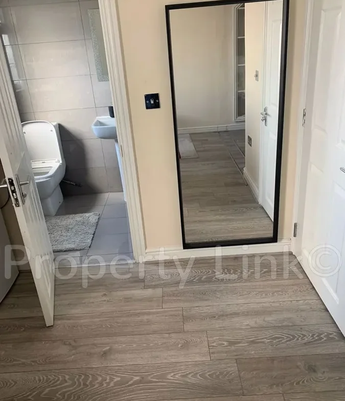 Room Fernhall Drive in Greater London