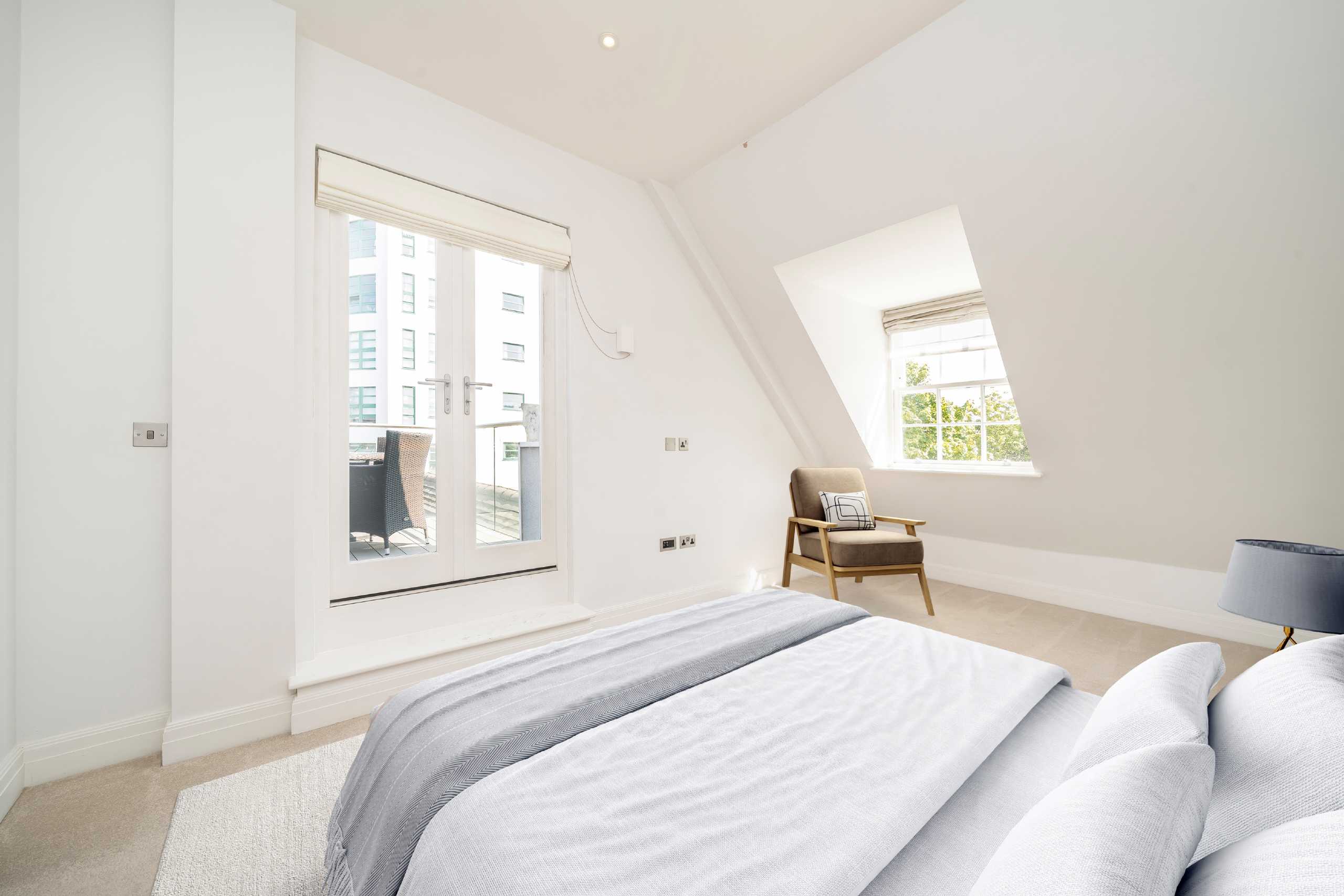 Flat Kew Bridge Road in Greater London