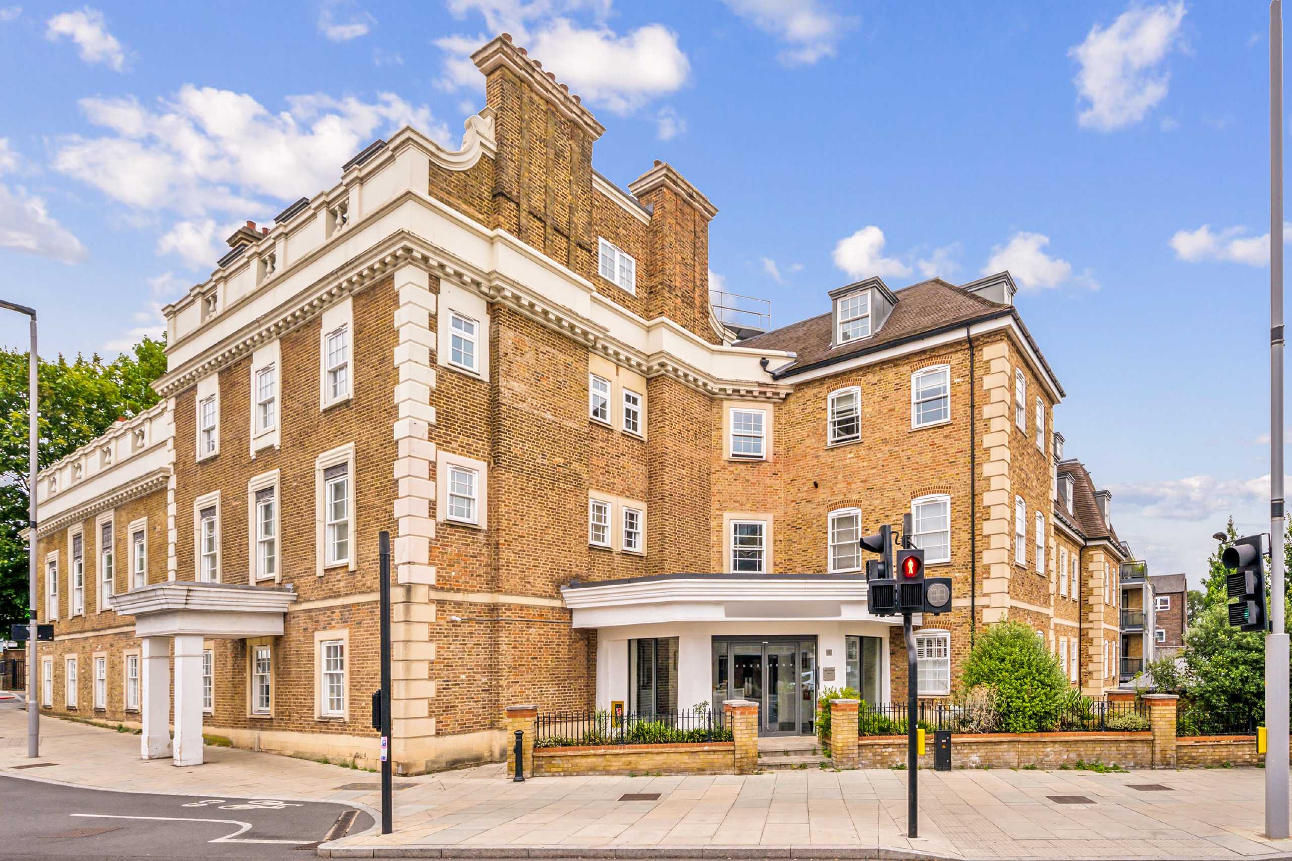 Flat Kew Bridge Road in Greater London