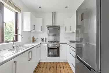 Flat Crown Lane in Greater London