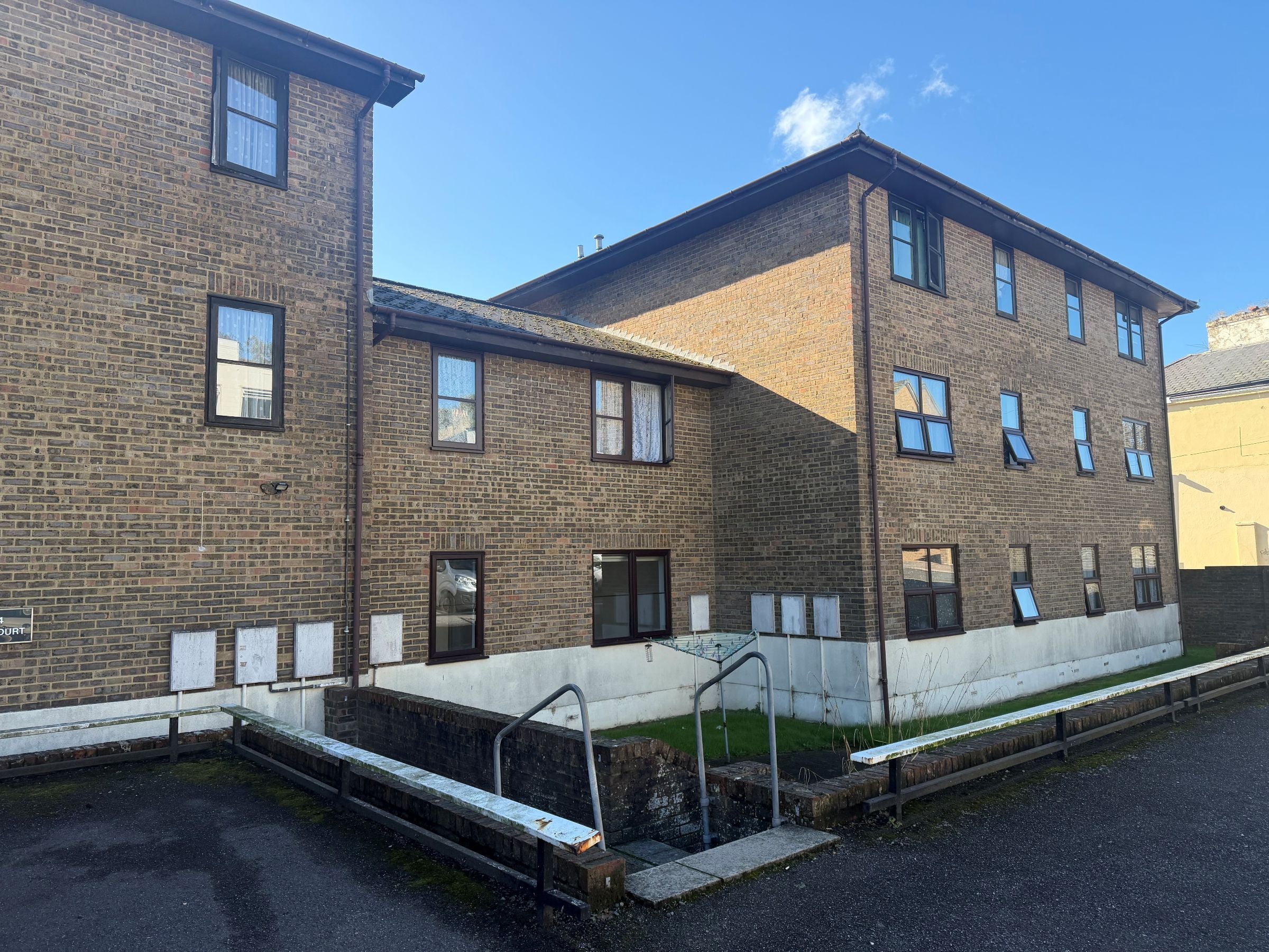 Flat Folkestone Road in Dover