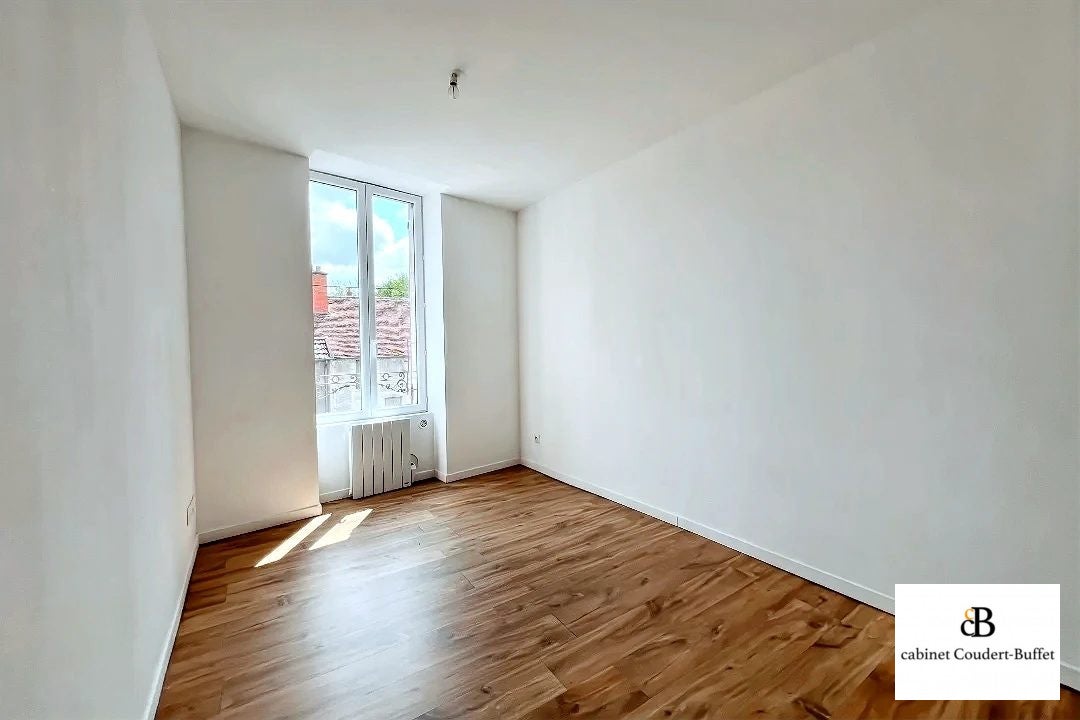 Flat Rue Eugène Perreau in Cosne-Cours-sur-Loire