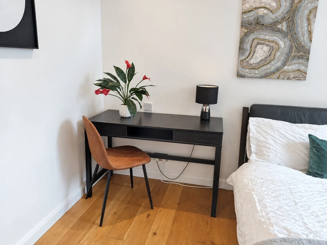 Flat Frognal Lane in Greater London