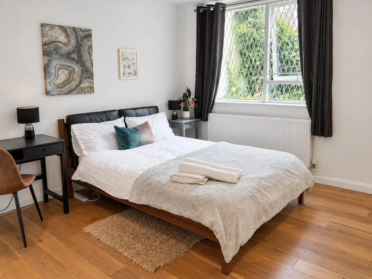 Flat Frognal Lane in Greater London