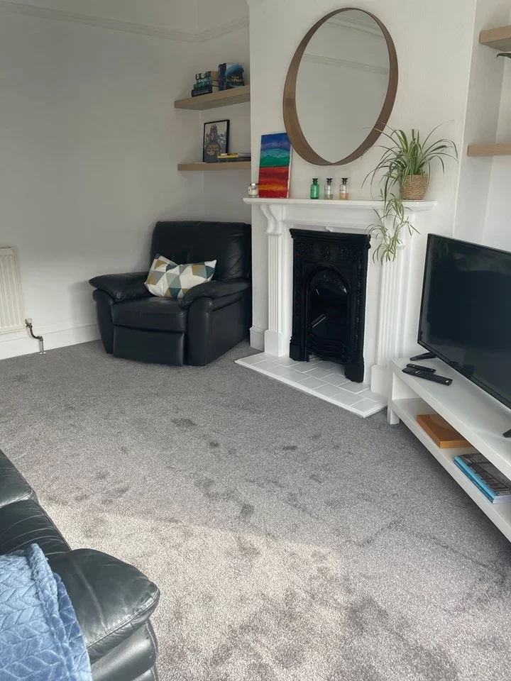 Flat Ashbourne Road in Greater London