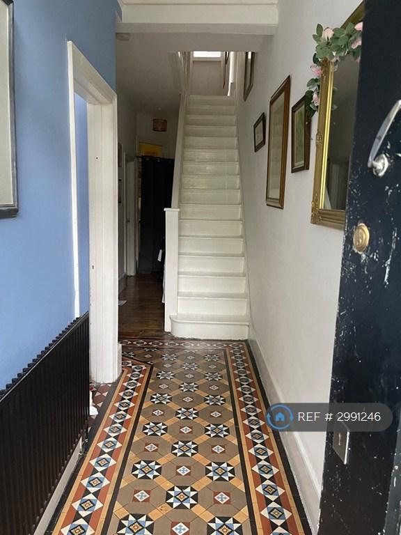 Room Eaton Park Road in Greater London