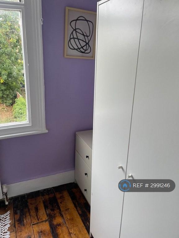 Room Eaton Park Road in Greater London