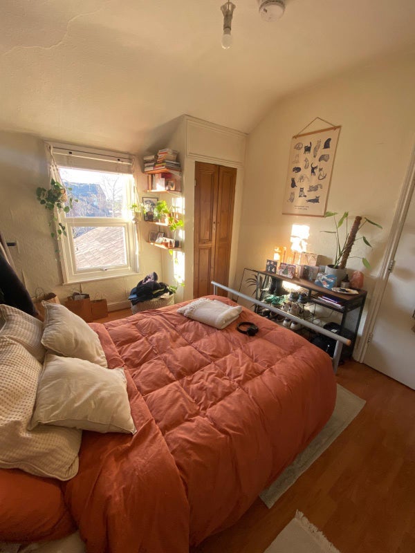Room Selborne Road in Manchester
