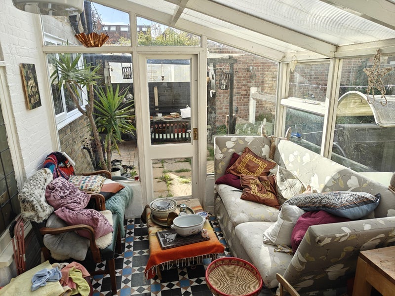 Room Holmside Road in Greater London