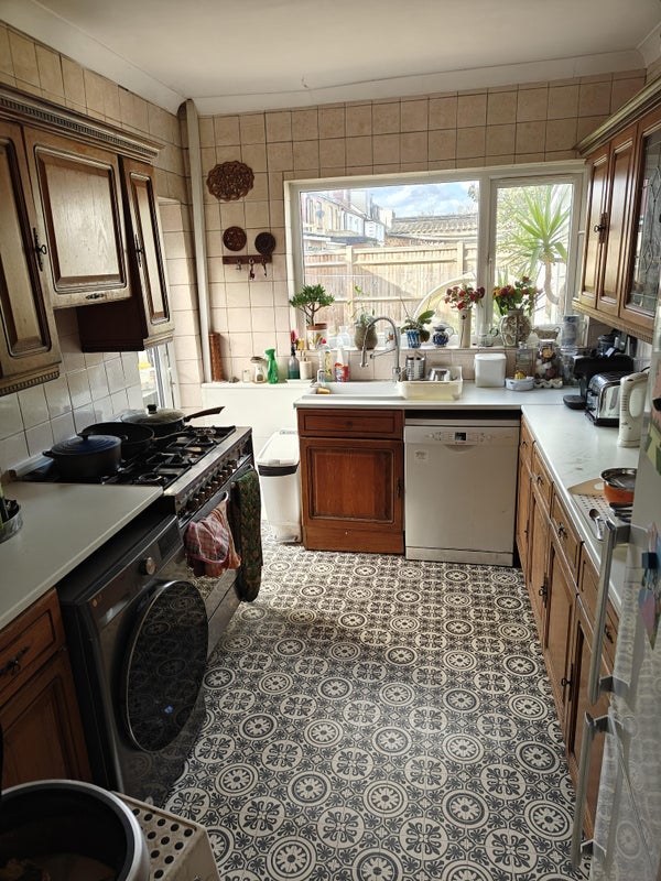 Room Holmside Road in Greater London