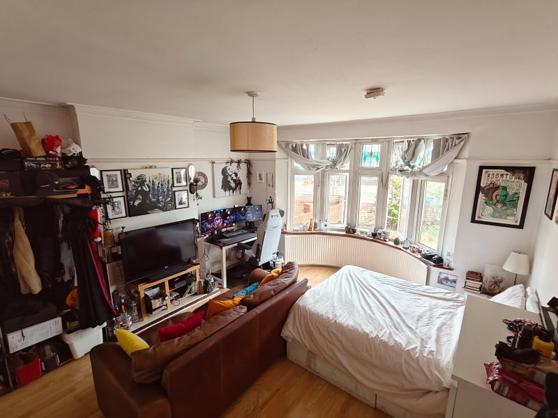 Room Holmside Road in Greater London