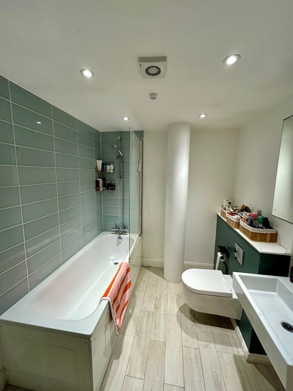 Room Crescent Lane in Greater London