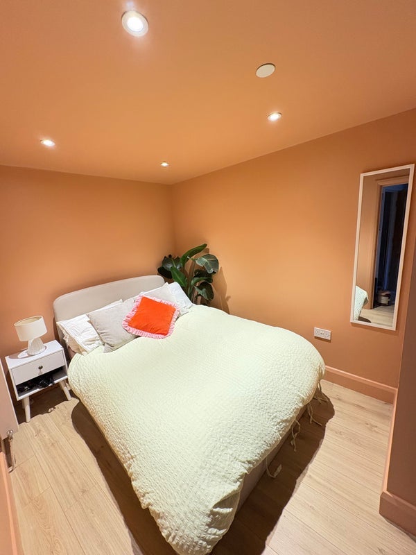 Room Crescent Lane in Greater London