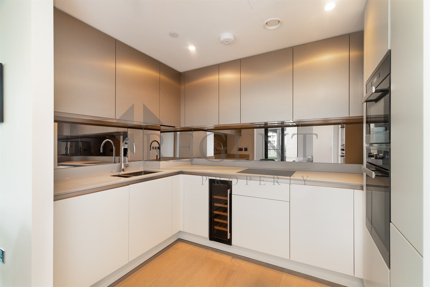 Flat Albert Embankment in Greater London