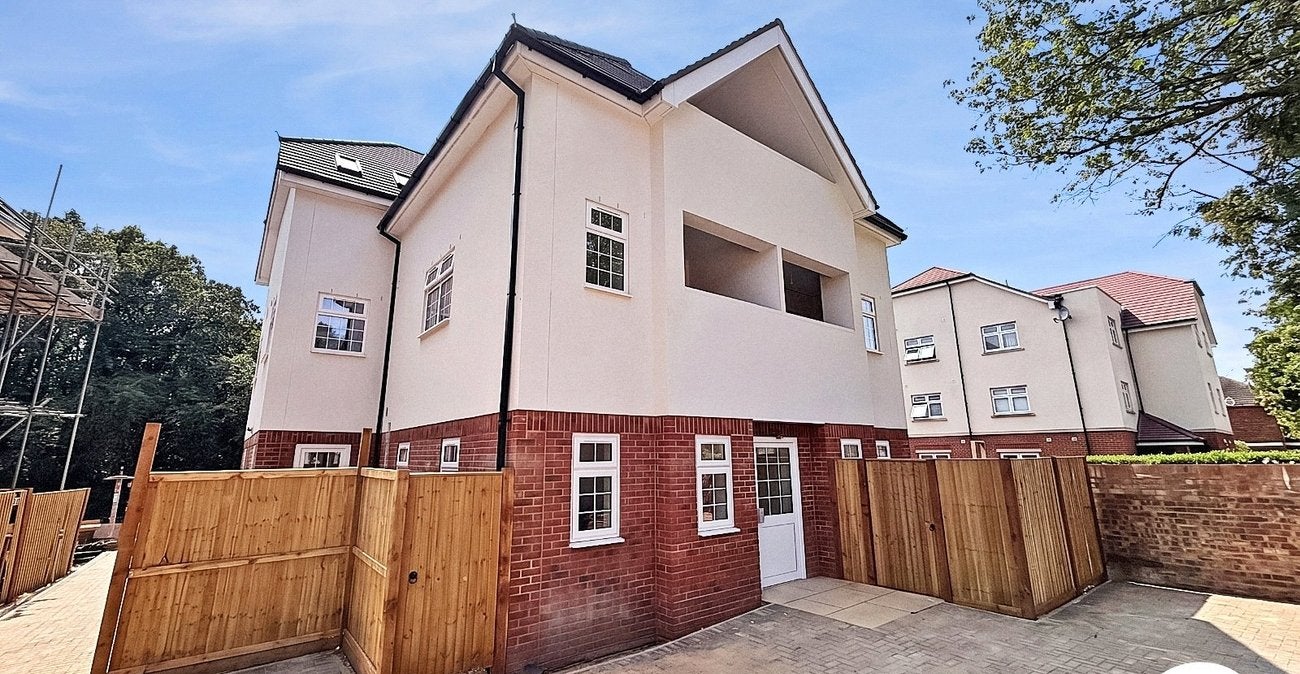 Flat Eaglesfield Road in Greater London