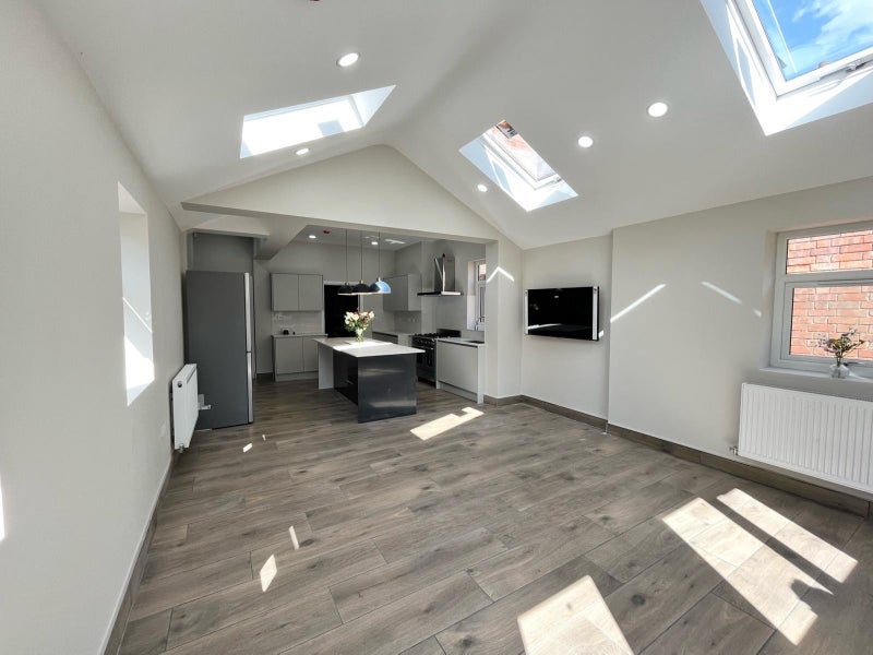 Room Ashfield Avenue in Birmingham