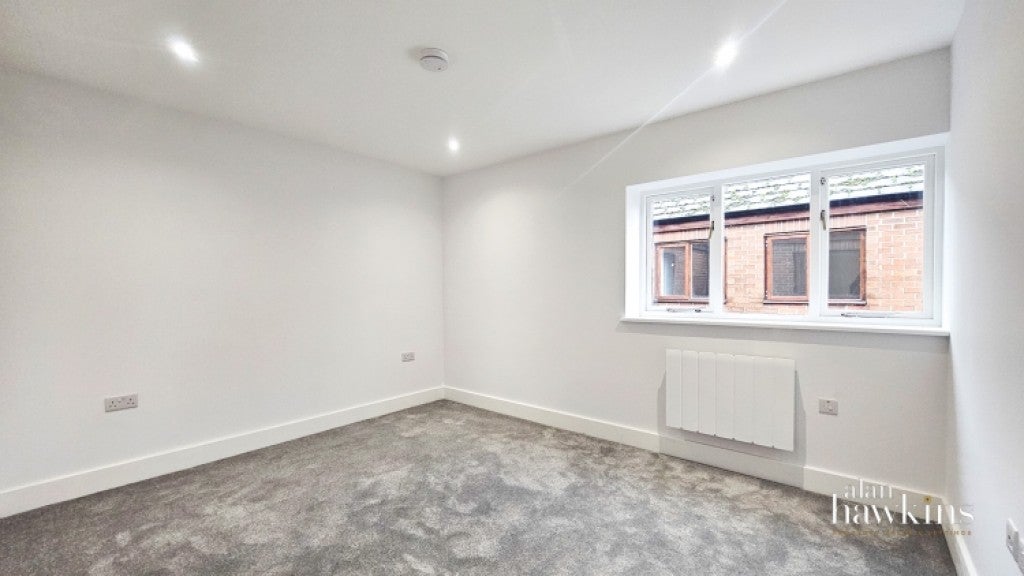 Flat High Street in Royal Wootton Bassett