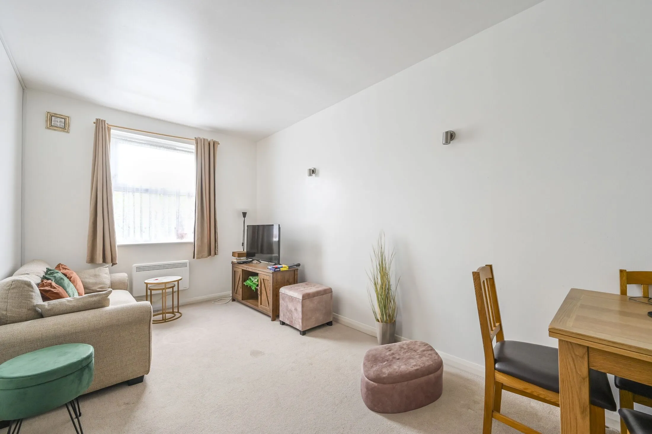 Flat Westferry Road in Greater London