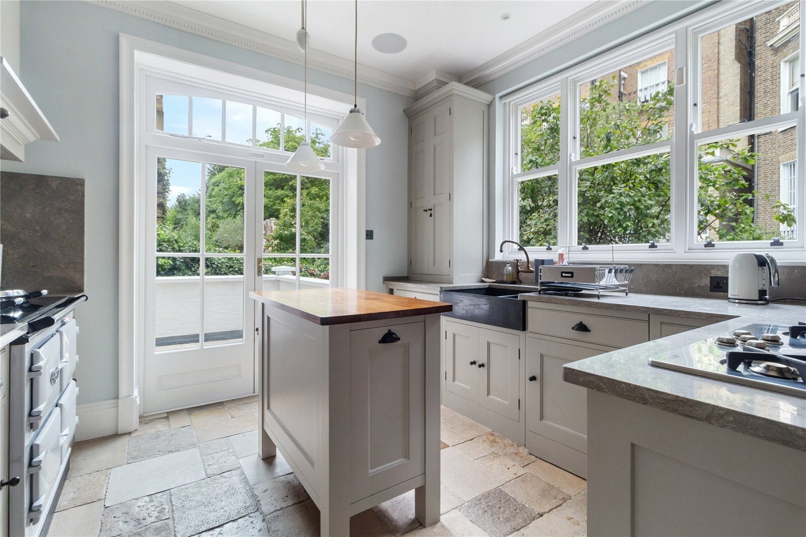 Flat Dawson Place in Greater London