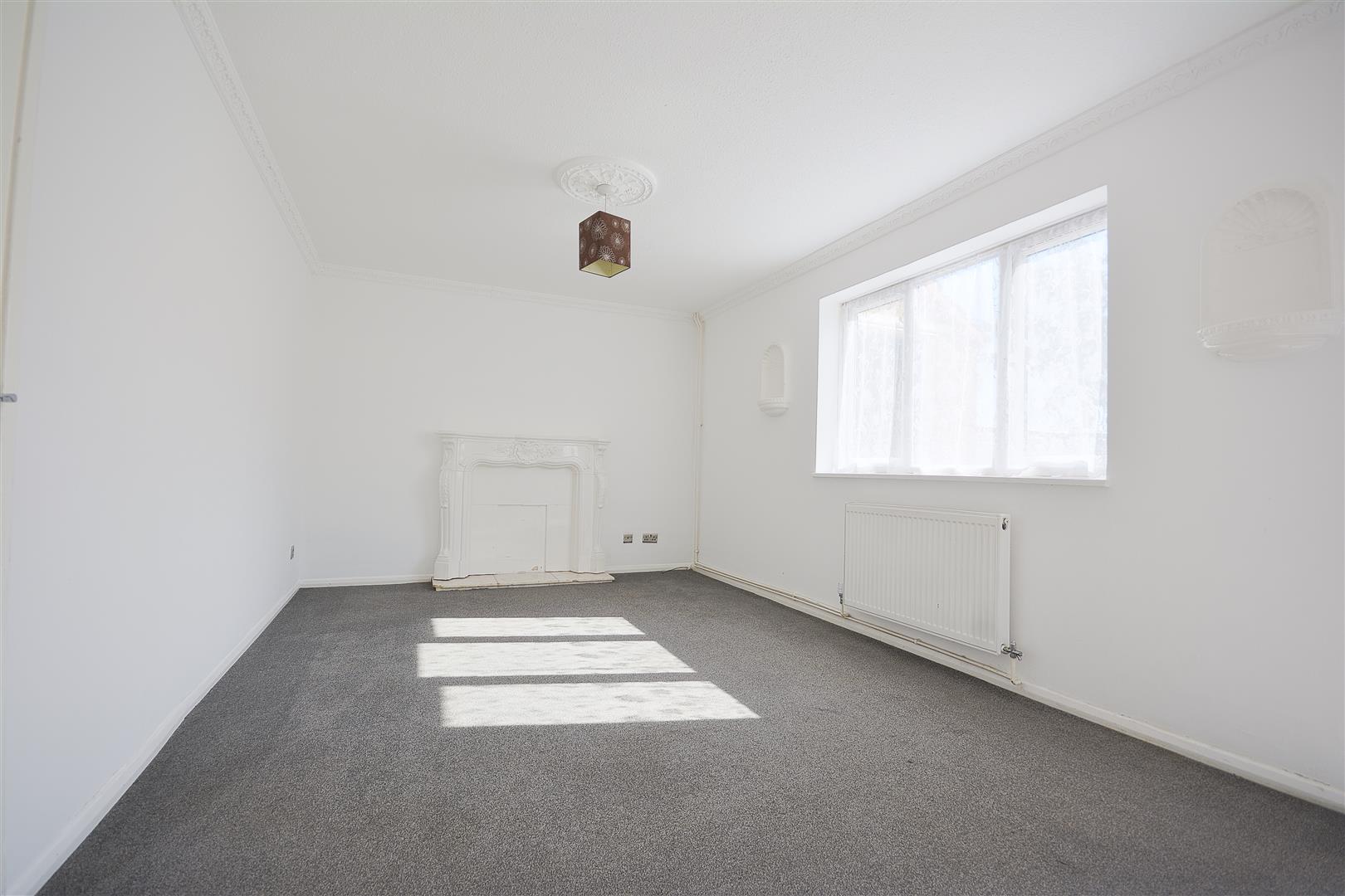 Flat Collyweston Road in Northampton
