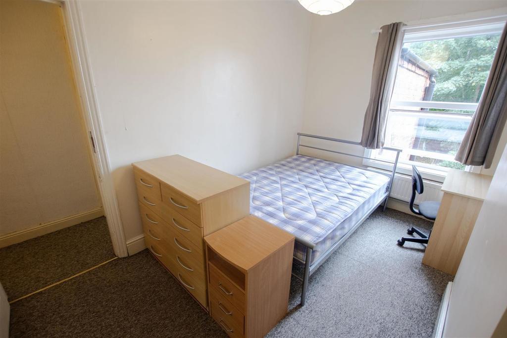 Flat Teignmouth Road in Birmingham