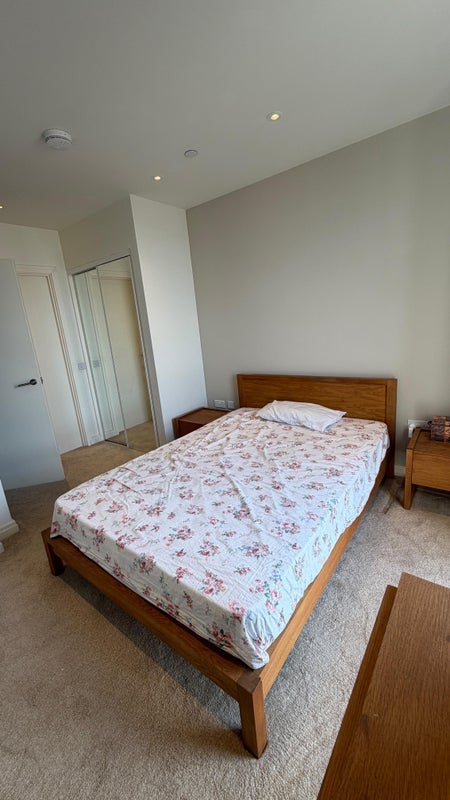 Room New Village Avenue in Greater London