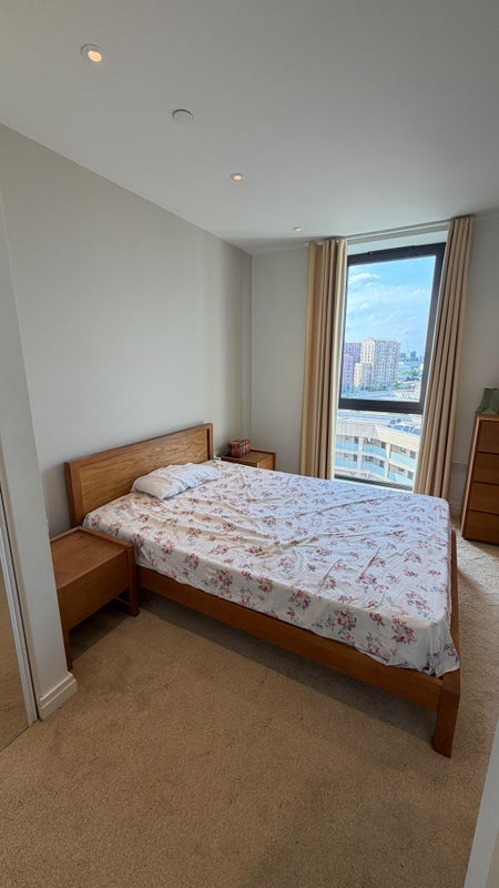 Room New Village Avenue in Greater London