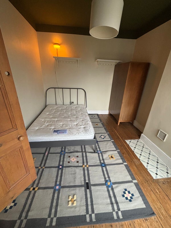 Room Wesley Street in Trafford