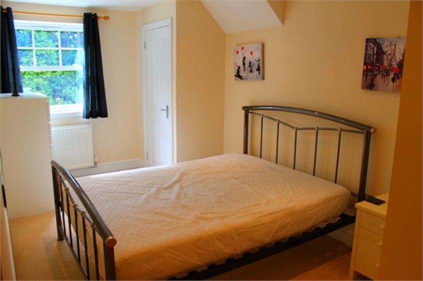Flat Hambleton Close in Surrey Heath