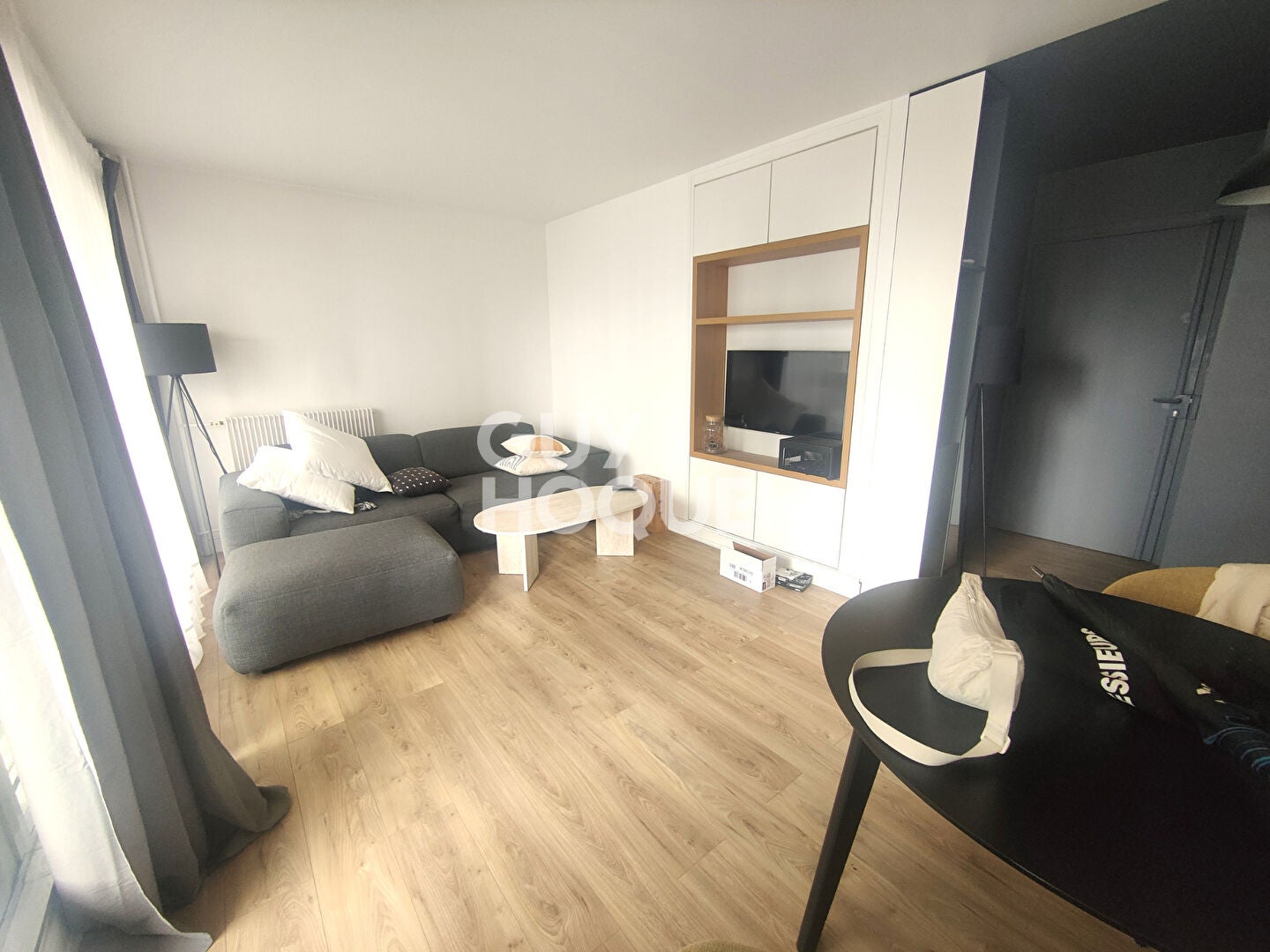 Flat Place de Seine in Courbevoie