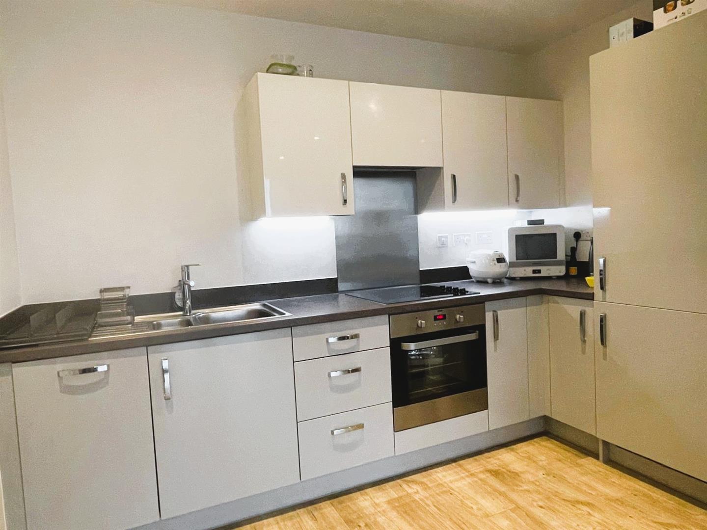 Flat Smithy Lane in Greater London