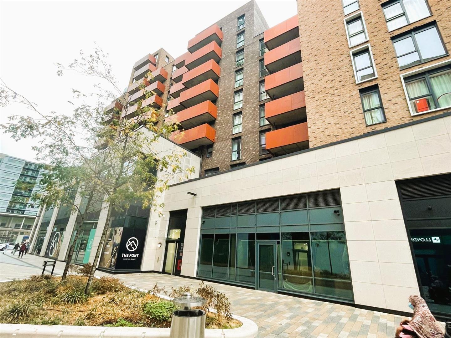 Flat Smithy Lane in Greater London