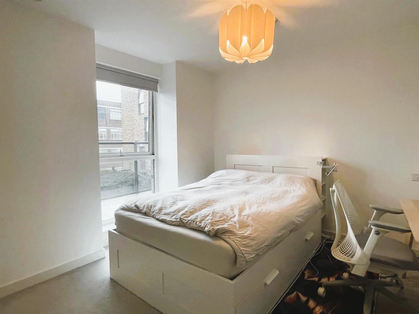 Flat Smithy Lane in Greater London