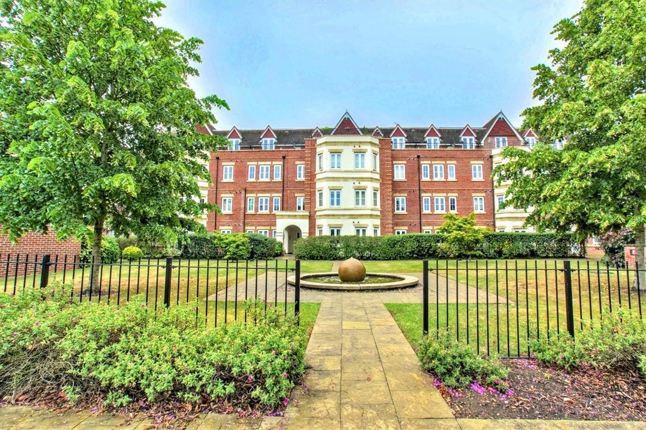 Flat London Road in Guildford