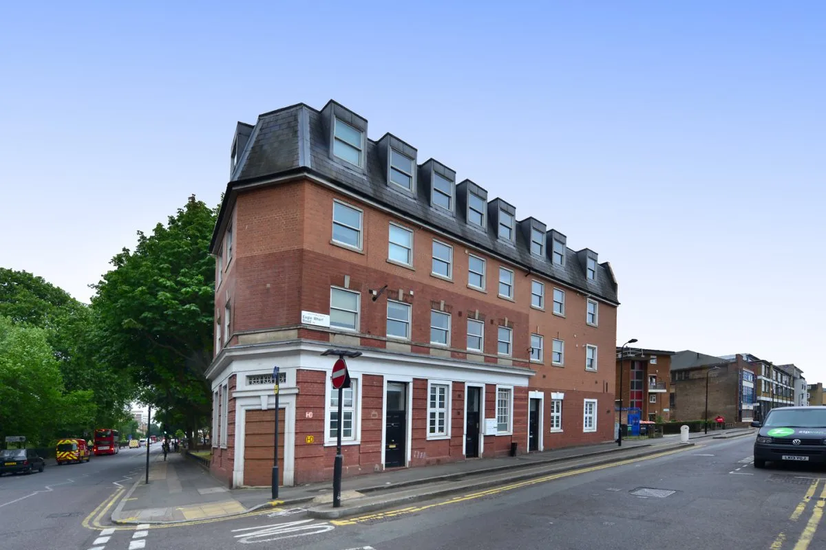 Flat Eagle Wharf Road in Greater London