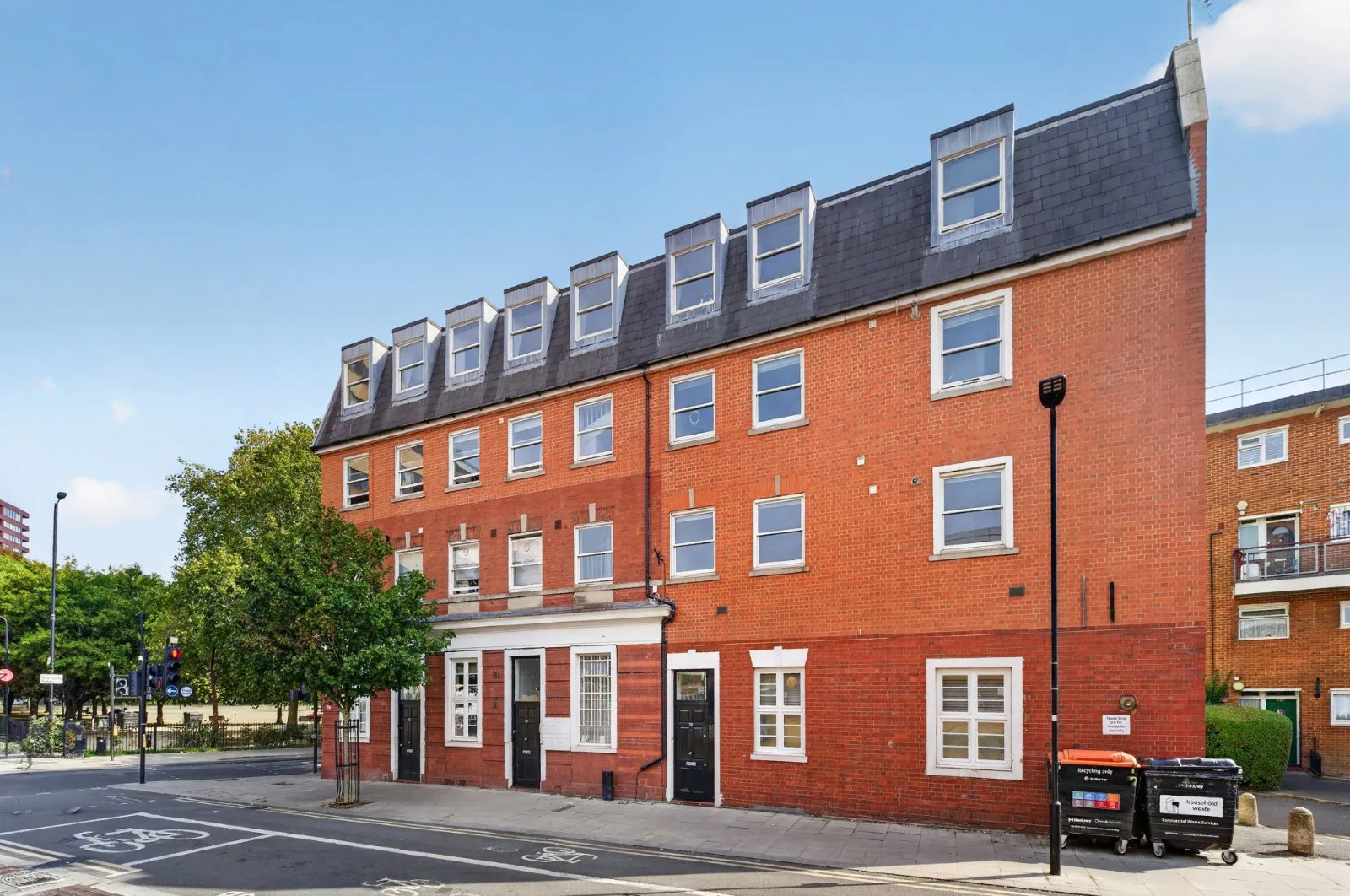 Flat Eagle Wharf Road in Greater London