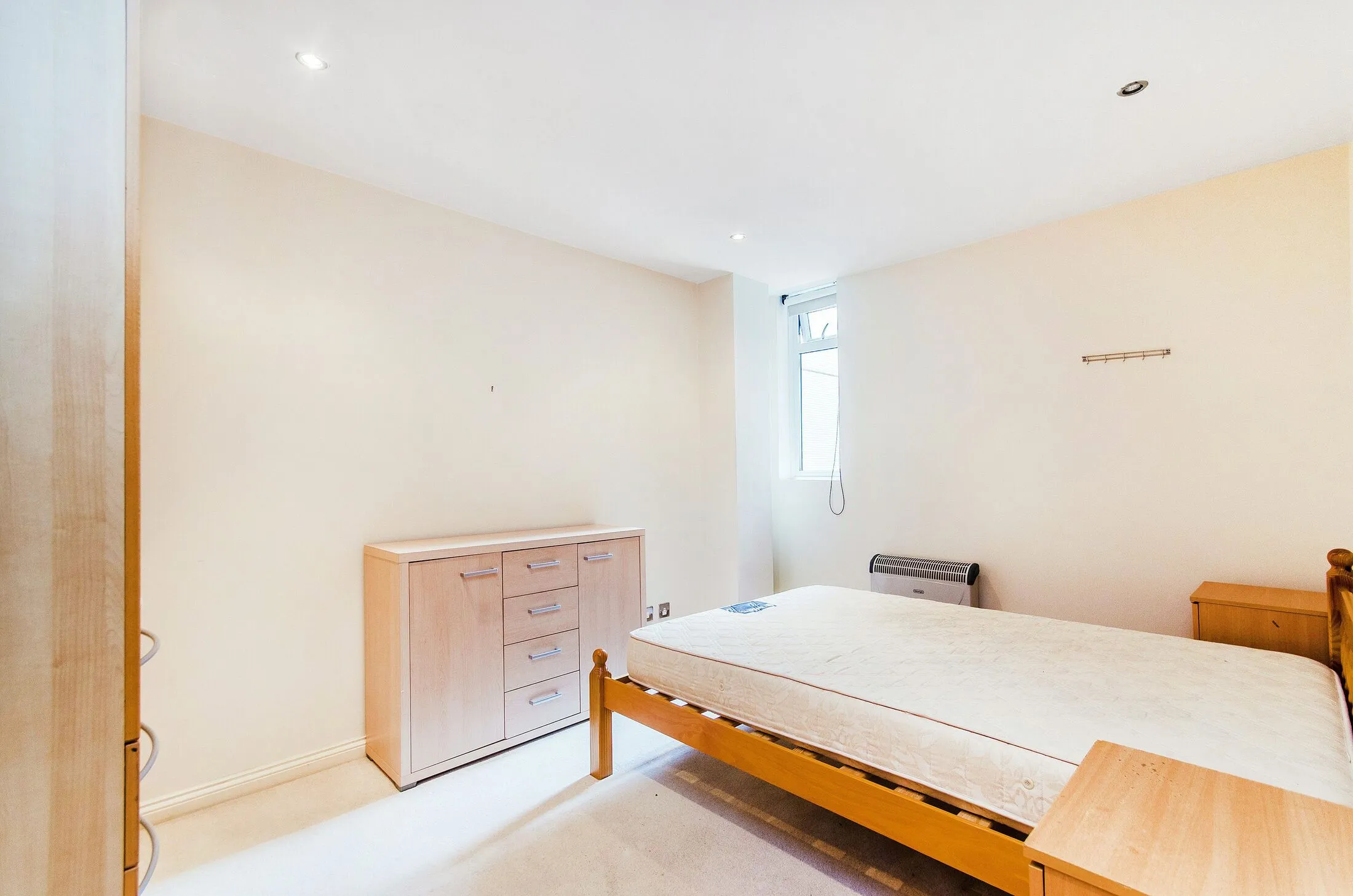 Flat Hindes Road in Greater London