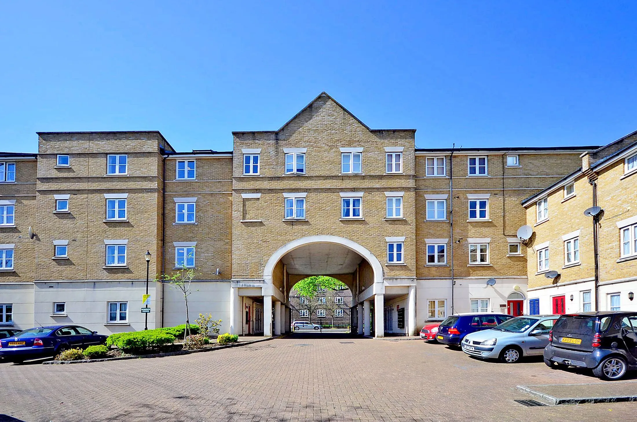 Flat Tulse Hill in Greater London