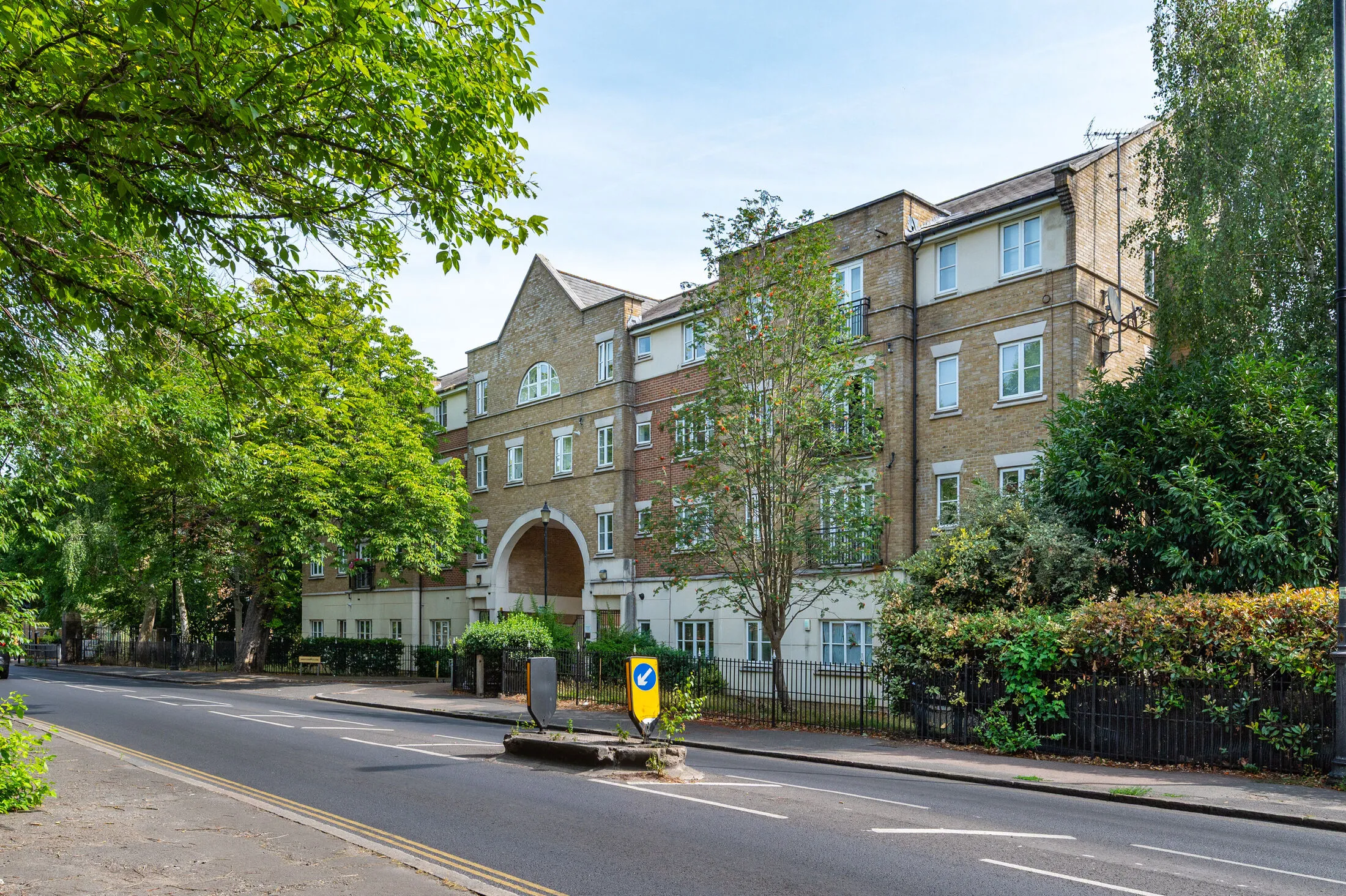 Flat Tulse Hill in Greater London