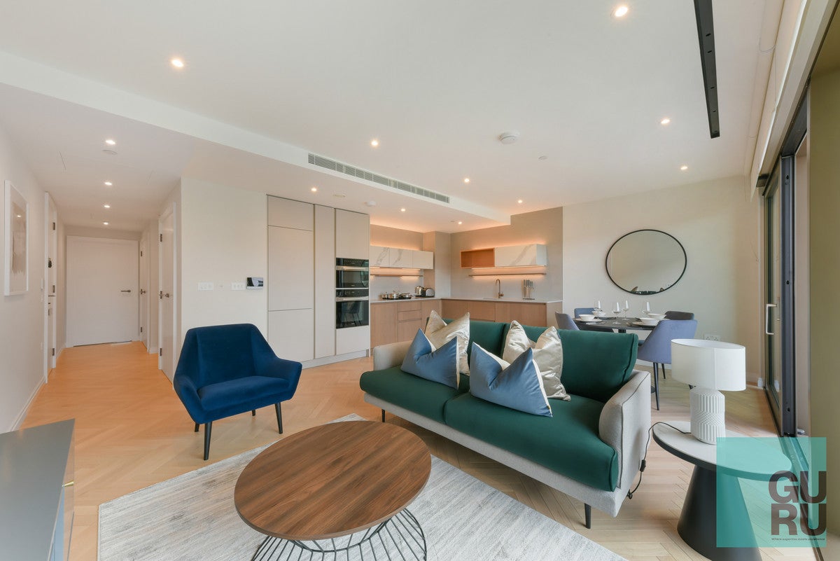 Flat Michael Road in Greater London