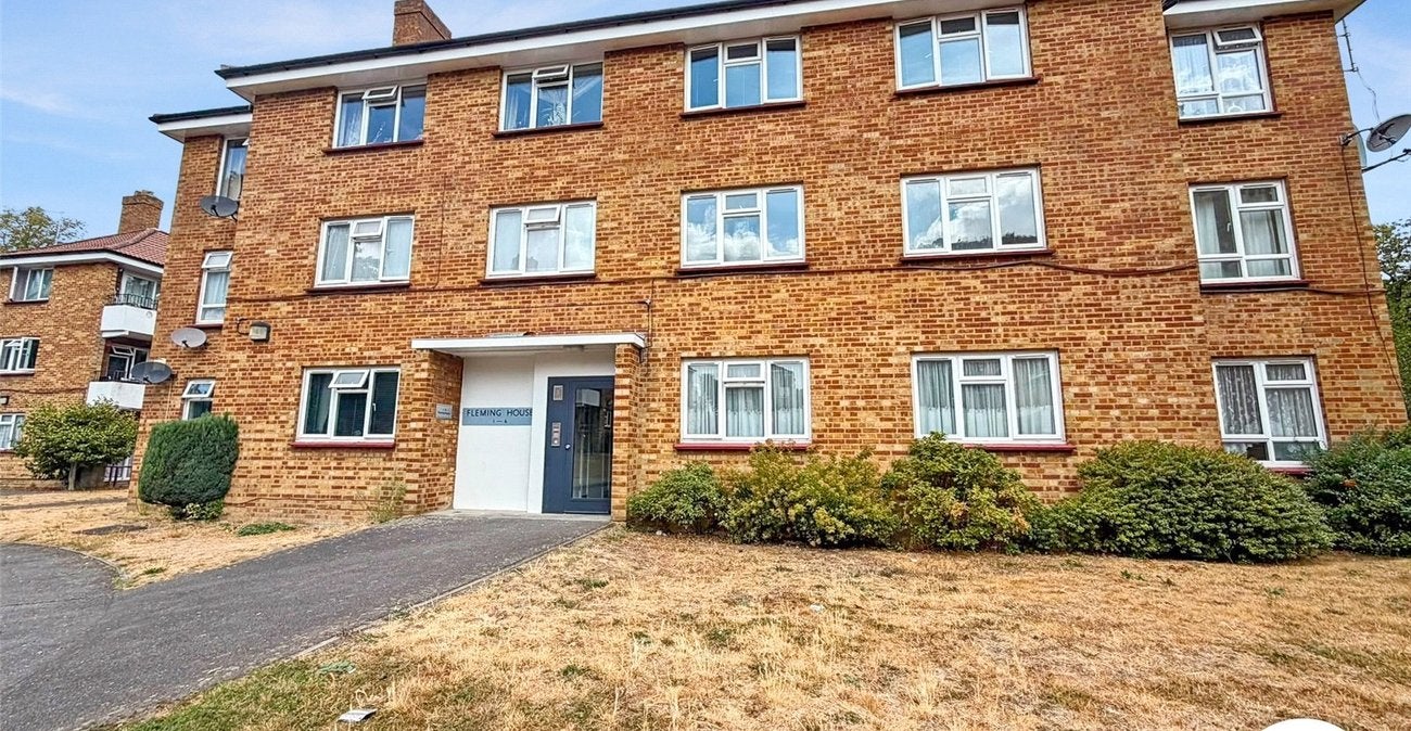 Flat Hurst Place in Greater London