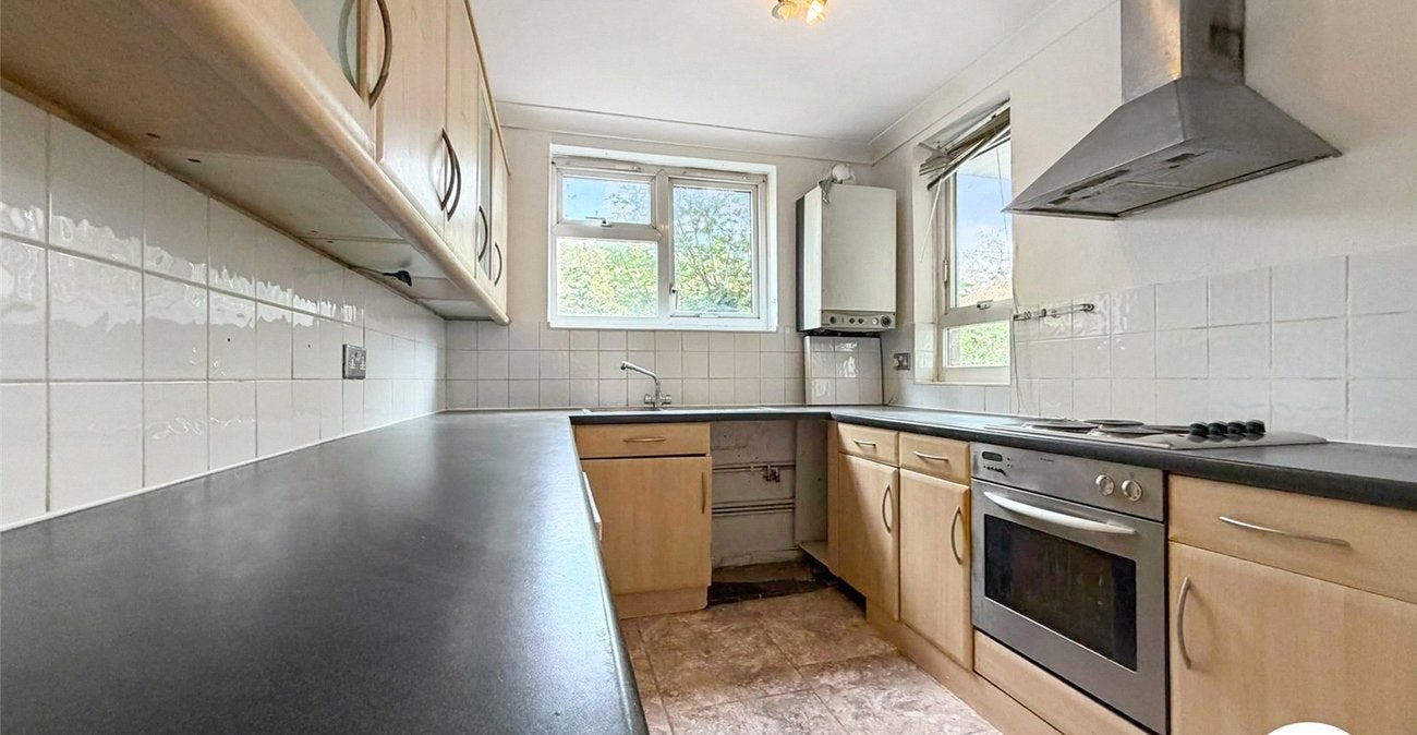 Flat Hurst Place in Greater London