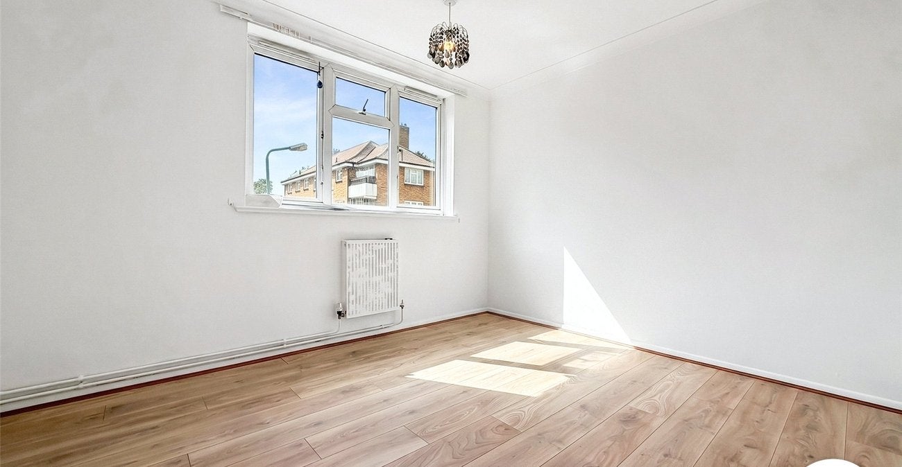 Flat Hurst Place in Greater London