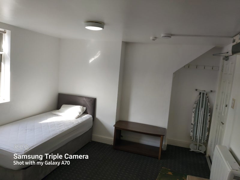 Flat Humberstone Drive in Leicester