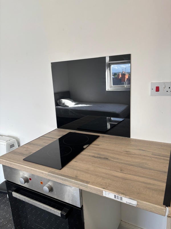 Flat Humberstone Drive in Leicester