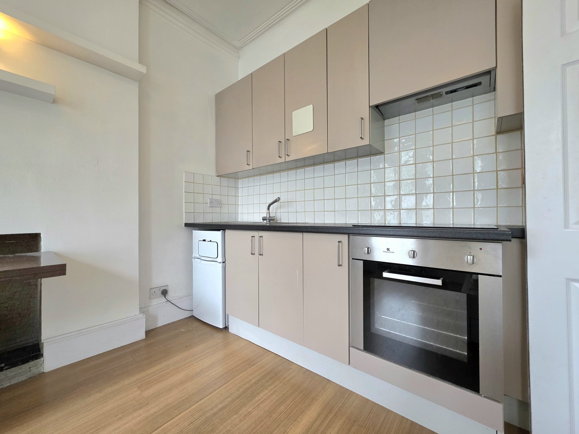Room Camberwell Road in Greater London